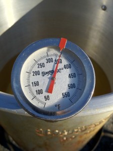 If you don't monitor this simple to understand gauge, the temperature can easily reach over 400°F and your oil could flash.